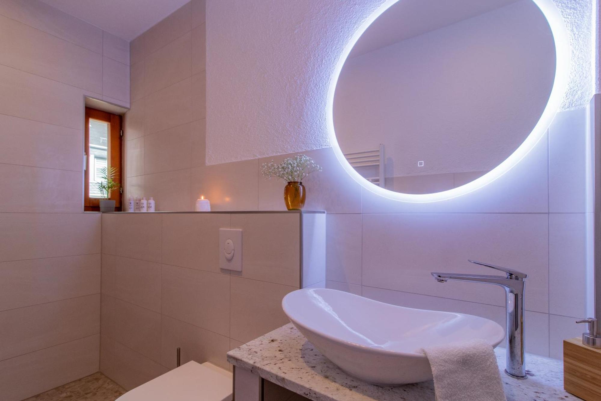 Stilvolles City-Apartment I Netflix I Wlan L Stellplatz I Zentral Schwarzenberg  Eksteriør bilde